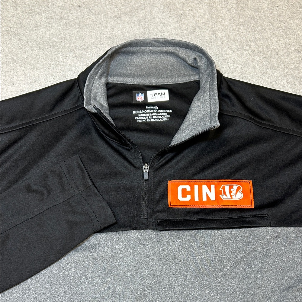 NFL Team Apparel Cincinnati Bengals Black and Gray Pullover Quarter Zip-Medium